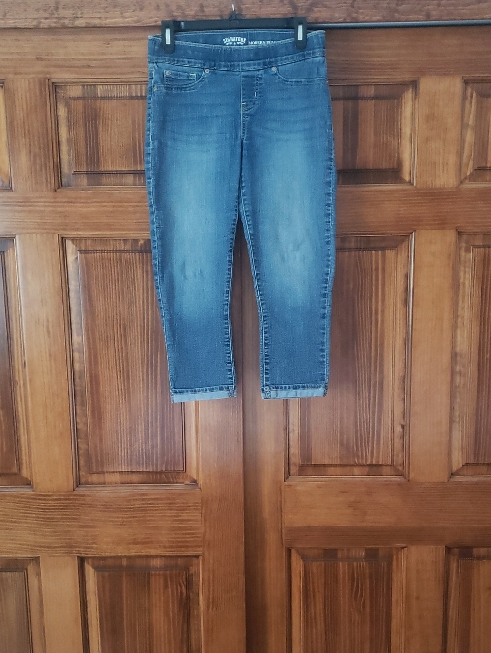 Signature Levi Strauss & CO. Modern Pull-On Capri